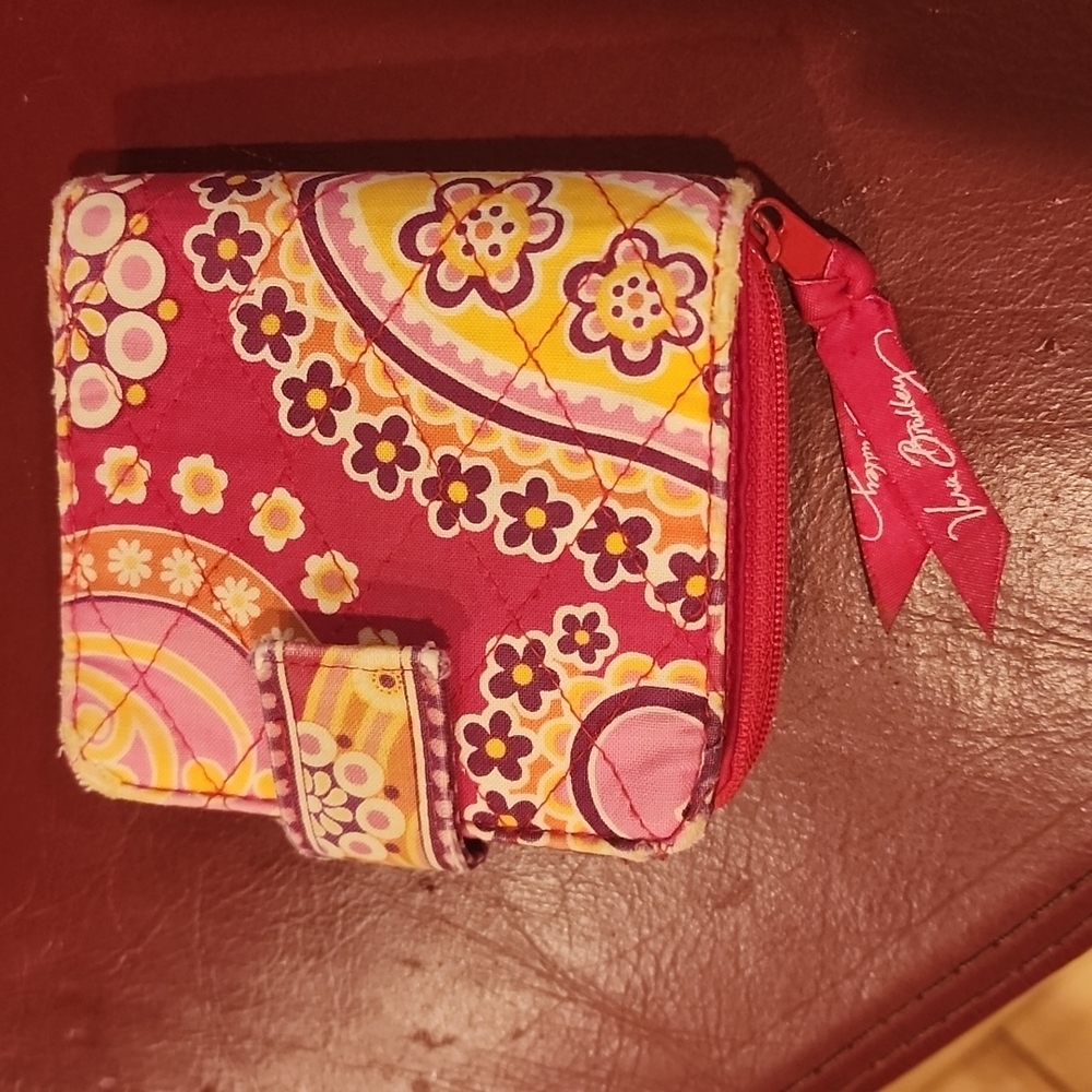 GUC Vera Bradley: Mini Bifold w/ Zip/Snap Closure Quilted, Red/Orange/Yellow